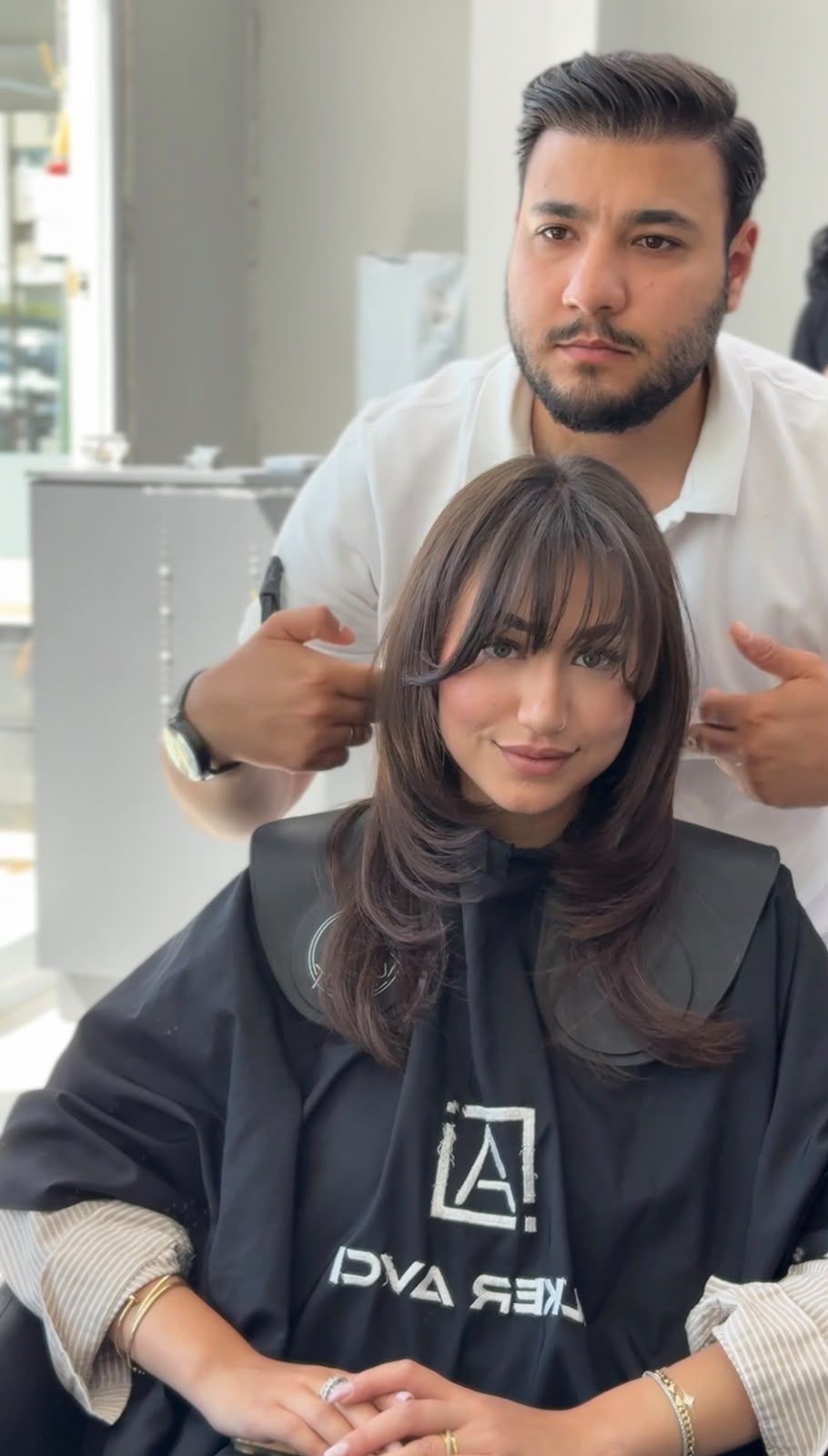 İlker Avcı kakül kesimi yaparken